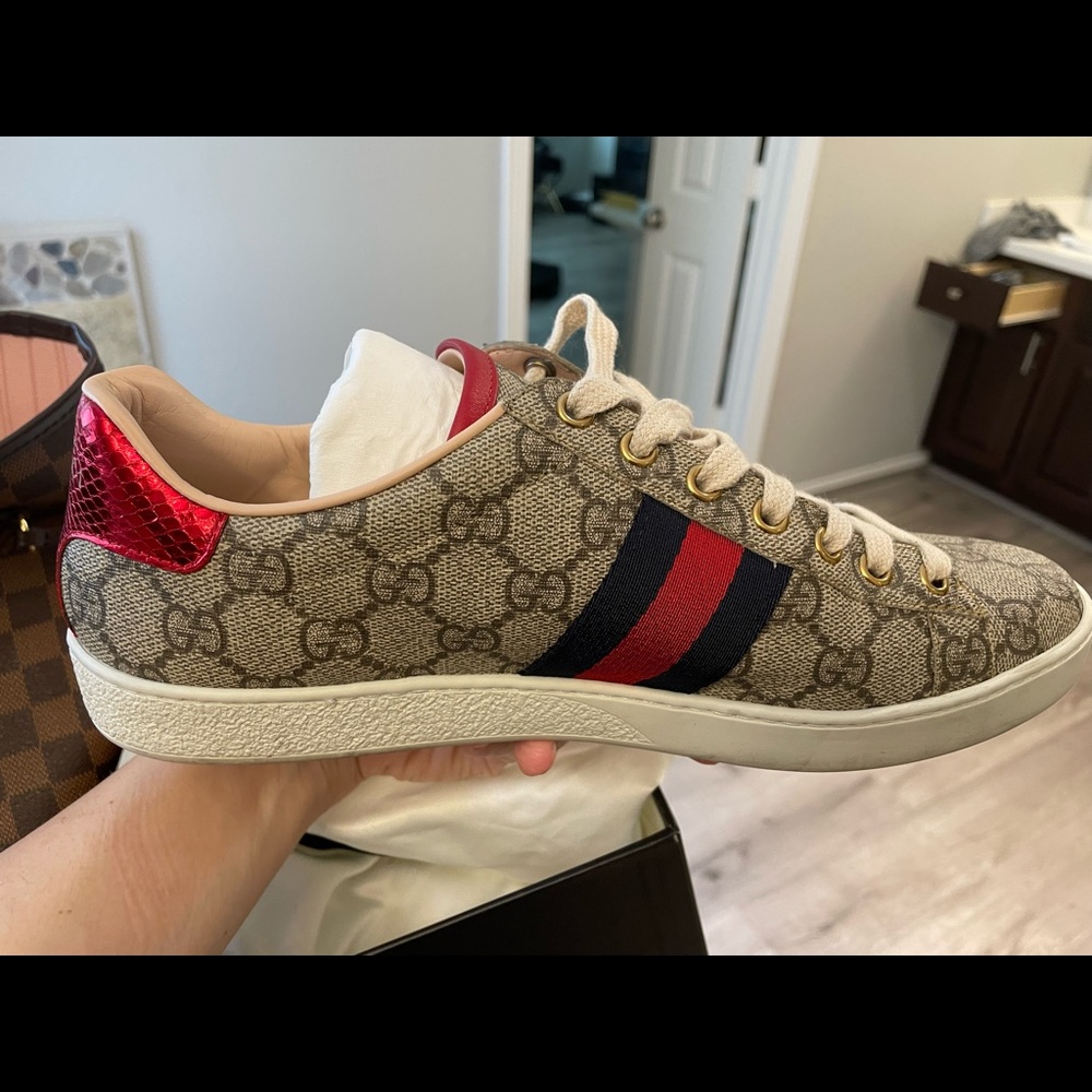 Great condition Gucci Monogram Sneakers